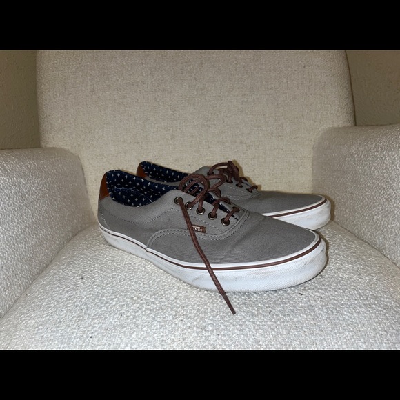 Barely worn Vans - Picture 1 of 2